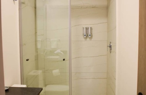 Financial District Apartment | New Loft near Andares B
