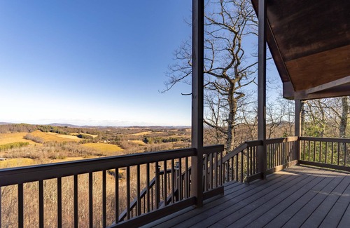 Sparta Cabin | NEW! Log Cabin with Unbelievable Long Range Mountain Views!