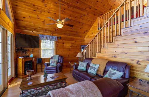 Sparta Cabin | NEW! Log Cabin with Unbelievable Long Range Mountain Views!