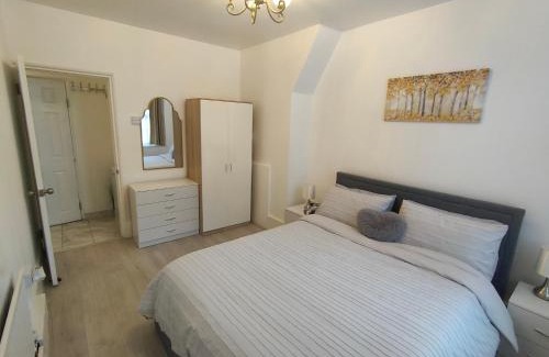 Waterloo Apartment | New look flat In Waterloo