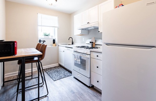 Germantown Apartment | NEW ⭐️ Louisville Dream Oasis 2 bed +W/D+Mesh WiFi in FUN Logan Street Market