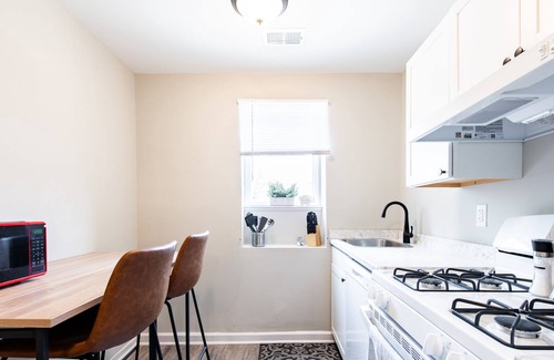 Germantown Apartment | NEW ⭐️ Louisville Dream Oasis 2 bed +W/D+Mesh WiFi in FUN Logan Street Market