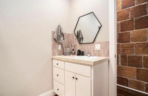 Grand Haven Apartment | NEW Love Mi Getaway Loft with Deck on Washington Ave 110