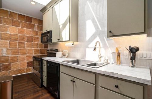 Grand Haven Apartment | NEW Love Mi Getaway Loft with Deck on Washington Ave 110