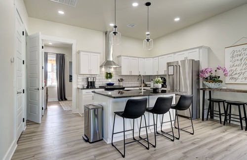 Vinita House | New low prices! Hot tub, pool, boat docks!