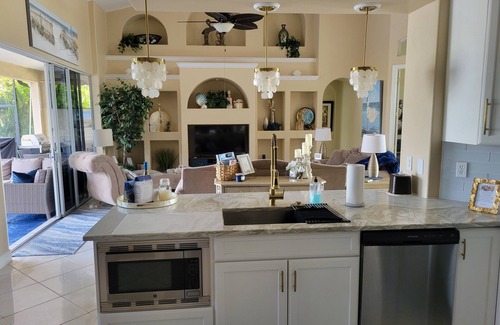 Fort Myers Villa | New Lowered Prices for Sept & Oct. Come to Paradise waterfront tropical pool!