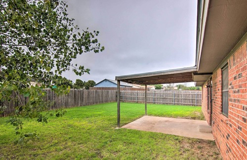 Lubbock House | NEW! Lubbock Home w/ Backyard - 6 Mi to Texas Tech