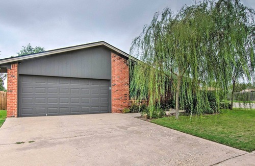 Lubbock House | NEW! Lubbock Home w/ Backyard - 6 Mi to Texas Tech