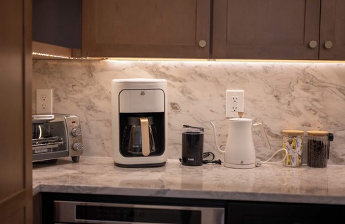 H Street Corridor House | NEW! LUX 4BR + [Rooftop, Parking, Metro]
