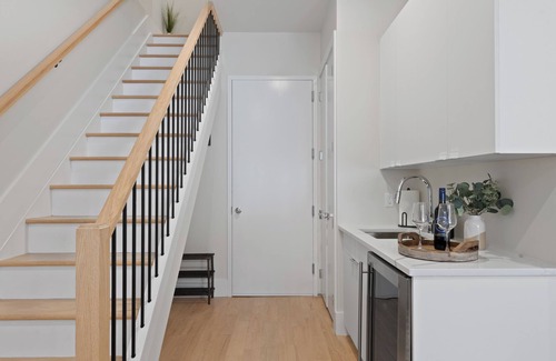 West Side House | NEW Lux Modern GEM+Parking+Yard+Gameroom near NYC!