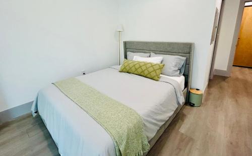 Van Nuys Apartment | New Lux Skyline Loft in LA