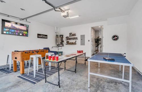 Nashville House | NEW Luxe 4BR 12 Beds - RoofDeck Views - Chefs Kitchen