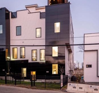 Katie Hill Neighborhood House | NEW Luxe Skyline Views - 20' Heated Rooftop Pool