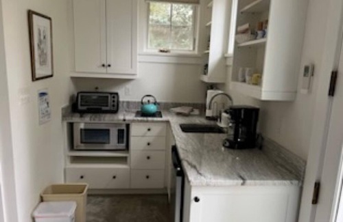 Cleveland Park Apartment | New Luxe Studio Cleveland Park near Zoo