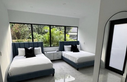 Douglas Villa | NEW Luxe Villa w/Pool, Billiards, Ping Pong & More