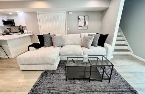 Communipaw House | New luxurious 3 BR 2.5BA Duplex W/Backyard