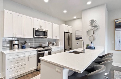 New Orleans Condo | New Luxurious & Beautiful! - 2br/2ba w/Pool!