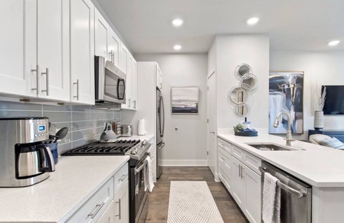 New Orleans Condo | New Luxurious & Beautiful! - 2br/2ba w/Pool!