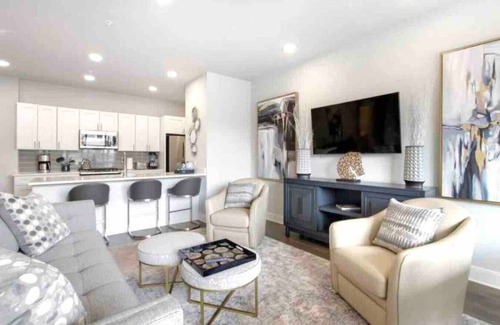New Orleans Condo | New Luxurious & Beautiful! - 2br/2ba w/Pool!