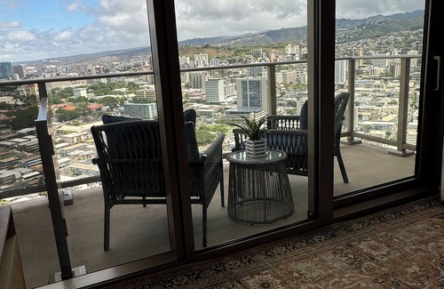Ala Moana Condo | New Luxurious condo in Ala Moana, High Floor overlooking the Ocean and Mountains