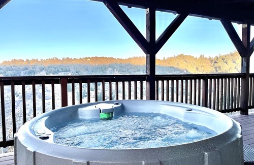 Lake Arrowhead House | NEW & Luxurious House, hot tub & amazing views