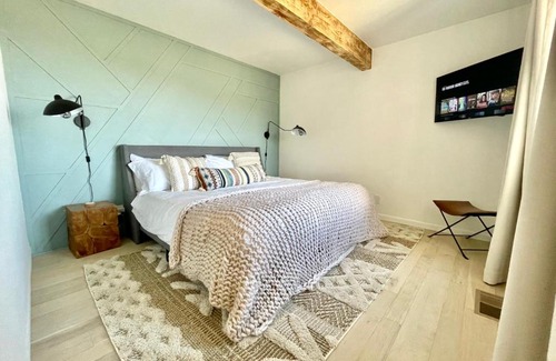 Lake Arrowhead House | NEW & Luxurious House, hot tub & amazing views
