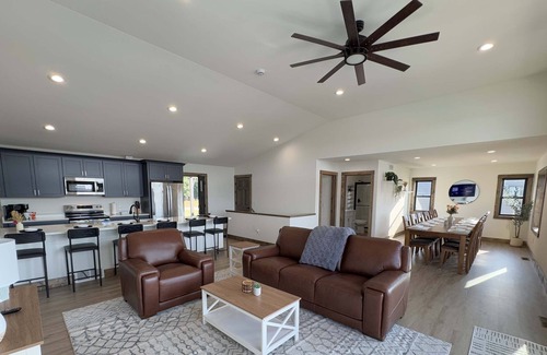 New Lisbon House | New! Luxurious Retreat on Sunset Lake - Sleeps 20