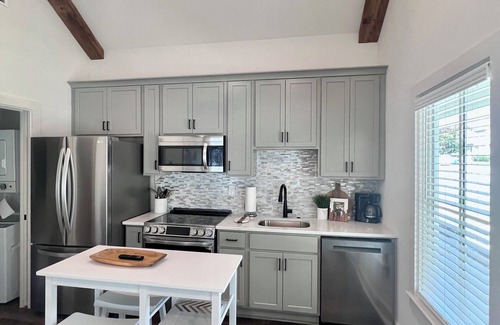 Auburn Cottage | New Luxury 1BR Cottage in Downtown Auburn!