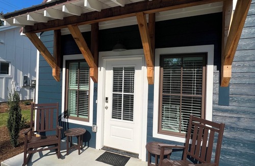 Auburn Cottage | New Luxury 1BR Cottage in Downtown Auburn!