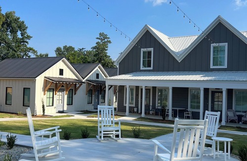 Auburn Cottage | New Luxury 1BR Cottage in Downtown Auburn!