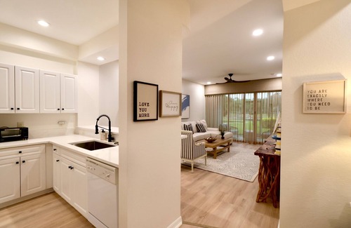 Naples Condo | NEW Luxury 2 BR plus den in Greenlinks Condo totally remodeled!