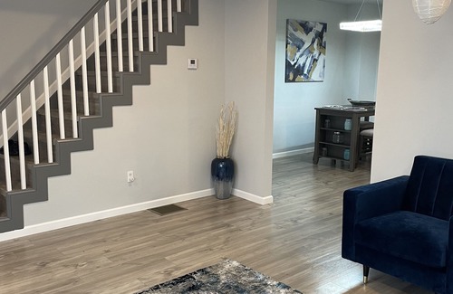 Forest Hill House | New Luxury 3 Bedroom Private House & Backyard