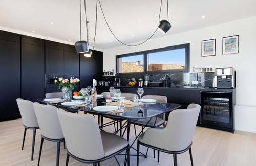 Antibes City Centre Apartment | New Luxury 3BR Full seaview rooftop jaccuzi, AC/6