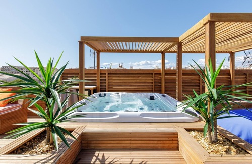 Antibes City Centre Apartment | New Luxury 3BR Full seaview rooftop jaccuzi, AC/6