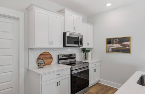 Gallatin House | New Luxury 3BR home with WIFI, Smart TV, Washer/Dryer and Parking near Nashville