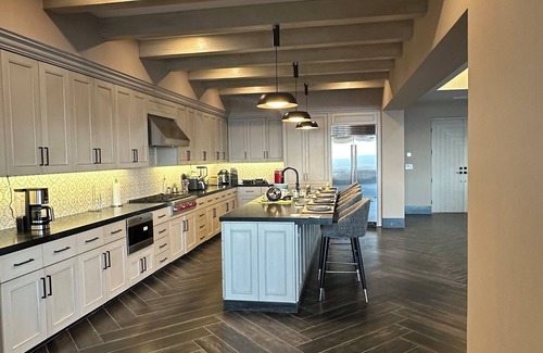 Sunset Beach House | New Luxury 5 Bed Home- Private Pool & Quivira Golf Club
