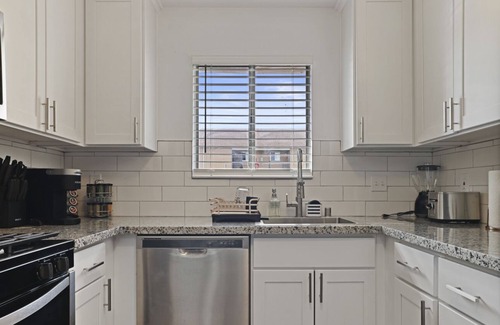 Ceres House | New Luxury apartment: spacious 2 beds 1 bath