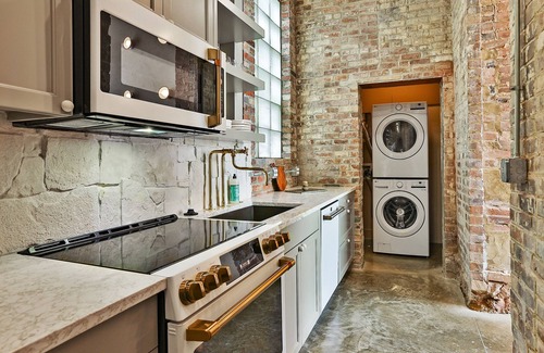 Frankfort House | New luxury apartment in downtown Frankfort next to Distilleries. Near everything
