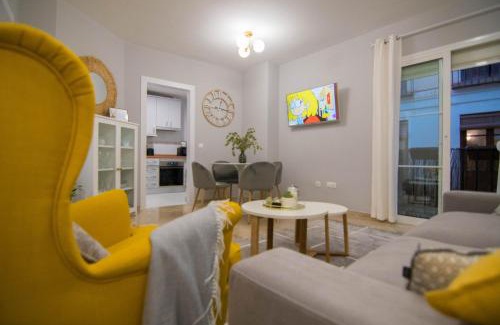 La Goleta Apartment | NEW! Luxury CITY CENTER & 2 BALCONIES