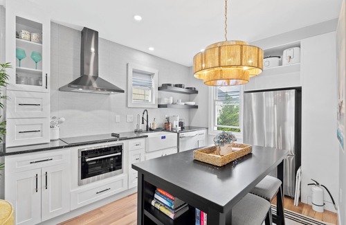 North End Condo | New! Luxury Coastal Cottage 2BR Retreat. Walk to beach and Boardwalk
