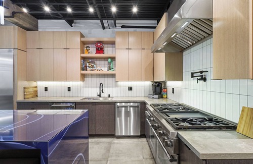 Eastside House | NEW Luxury Concrete Home: Minutes from the Beach