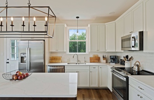 Stanley Cottage | NEW Luxury Cottage with Mountain Views