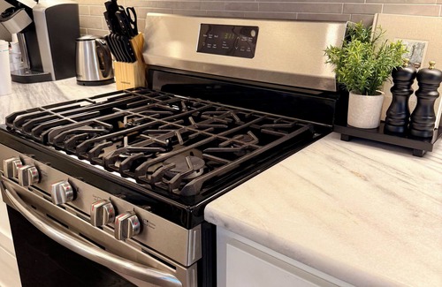 Little Elm House | New luxury cozy retreat: ideal for families, friends & couples. Book yours now!