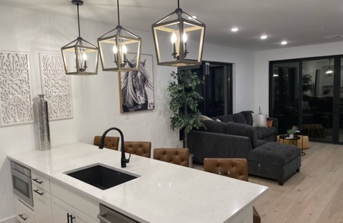 Saratoga Springs Condo | New Luxury End Condo Unit