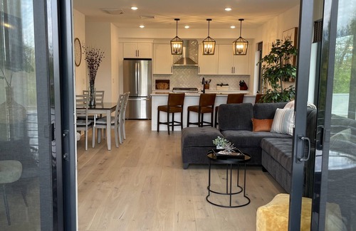 Saratoga Springs Condo | New Luxury End Condo Unit