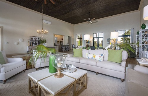 Double Bay House | New Luxury Estate w/Htd Pool, Pink-Sand Double Bay Beach FULLY STAFFED