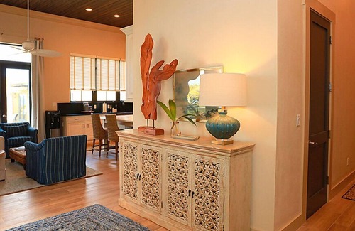 Double Bay House | New Luxury Estate w/Htd Pool, Pink-Sand Double Bay Beach FULLY STAFFED