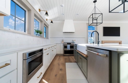 Pine Knoll Shores House | New luxury home in prestigious Roosevelt Beach