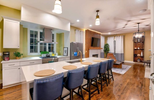 Hillsboro West End House | New Luxury Home! 12 BEDS! Game Room! Rooftop!