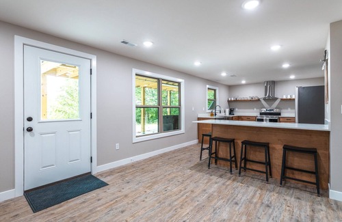 Steelville House | *NEW* Luxury Home overlooking Meramec River w Game Room, Private River Access